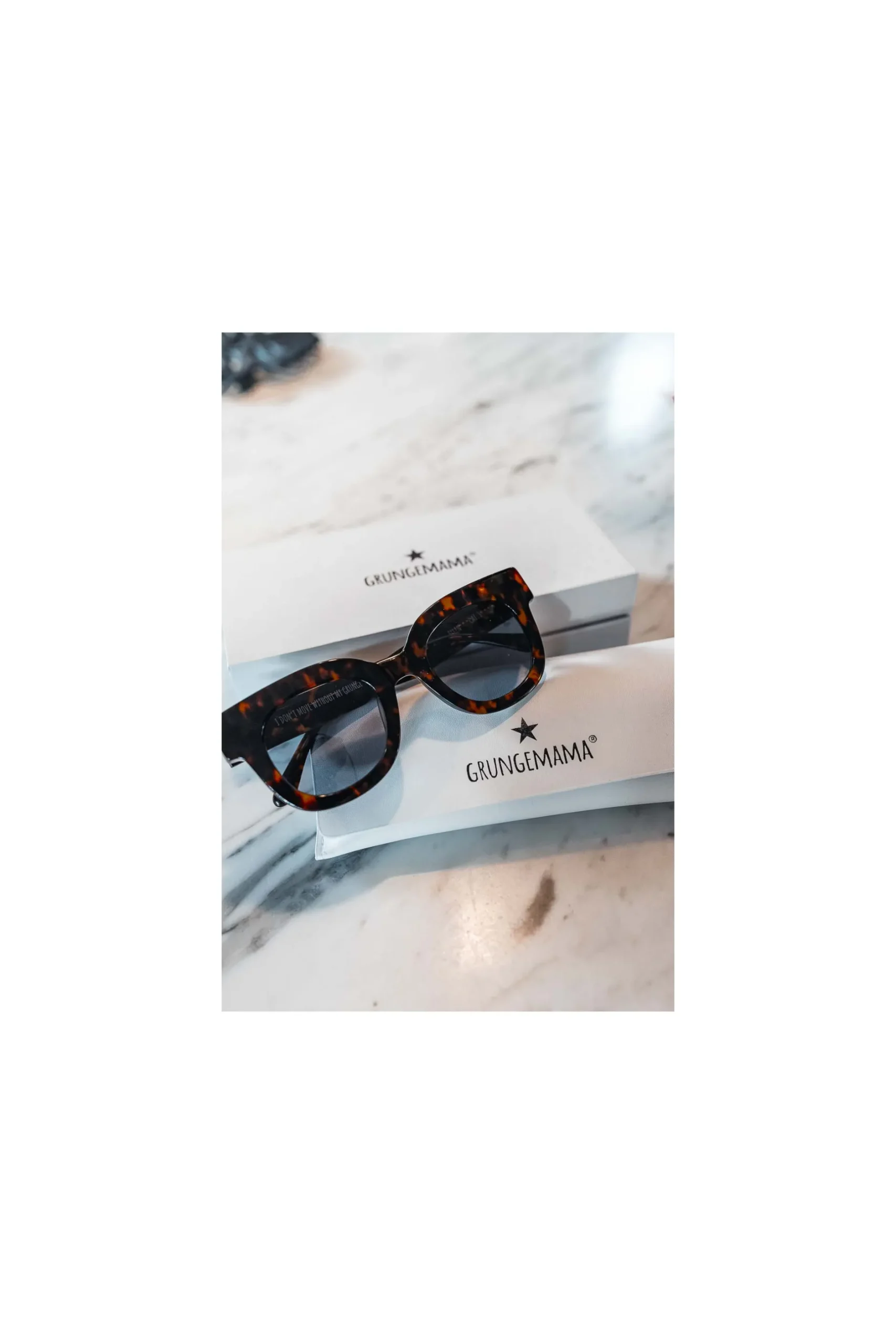 lunettes_grungemama_ellen_4.webp Grungemama Lunettes Ellen Solaire Ecaille