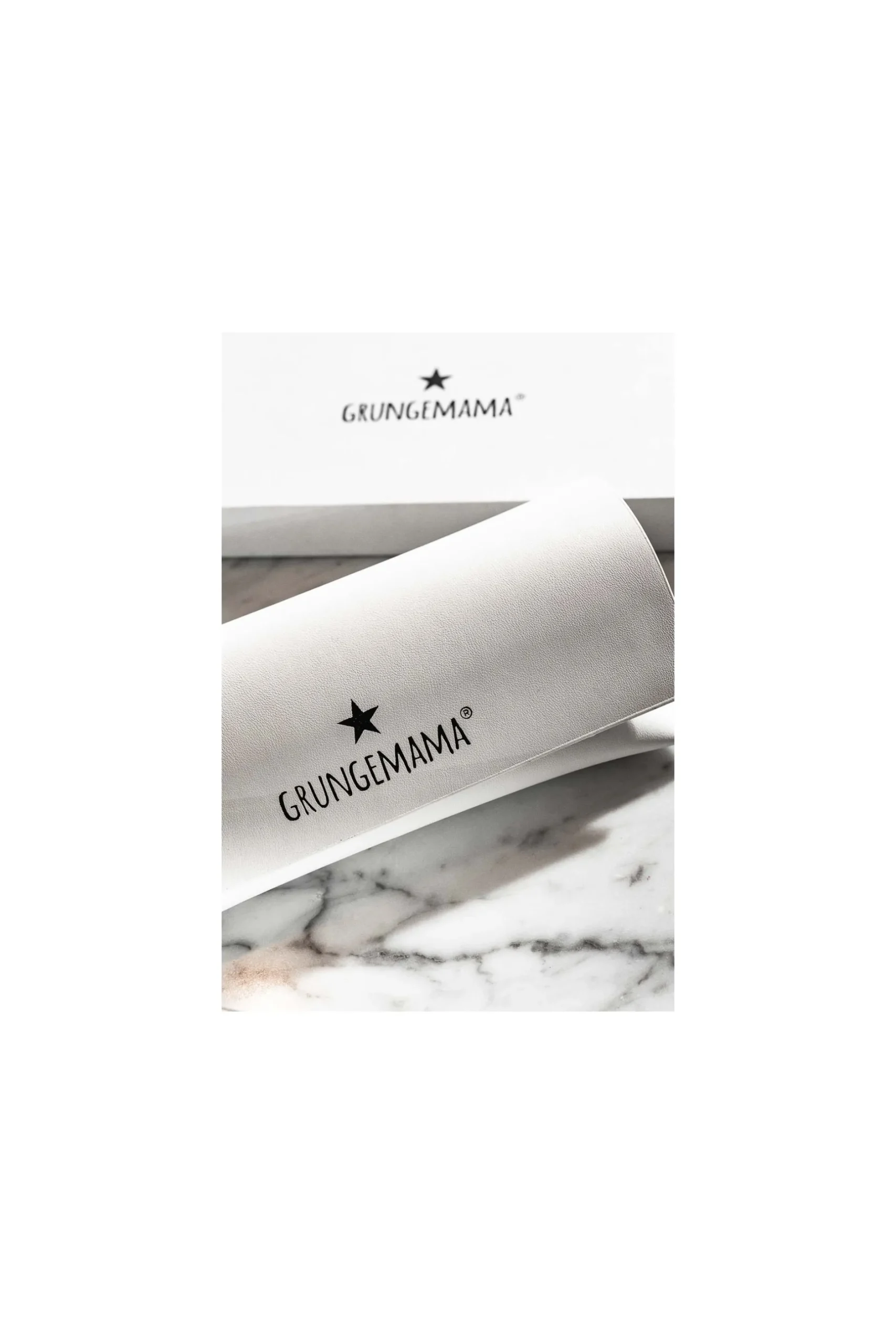 lunettes_grungemama_holly_2-1.webp Grungemama Lunettes Holly Translucide Ecaille