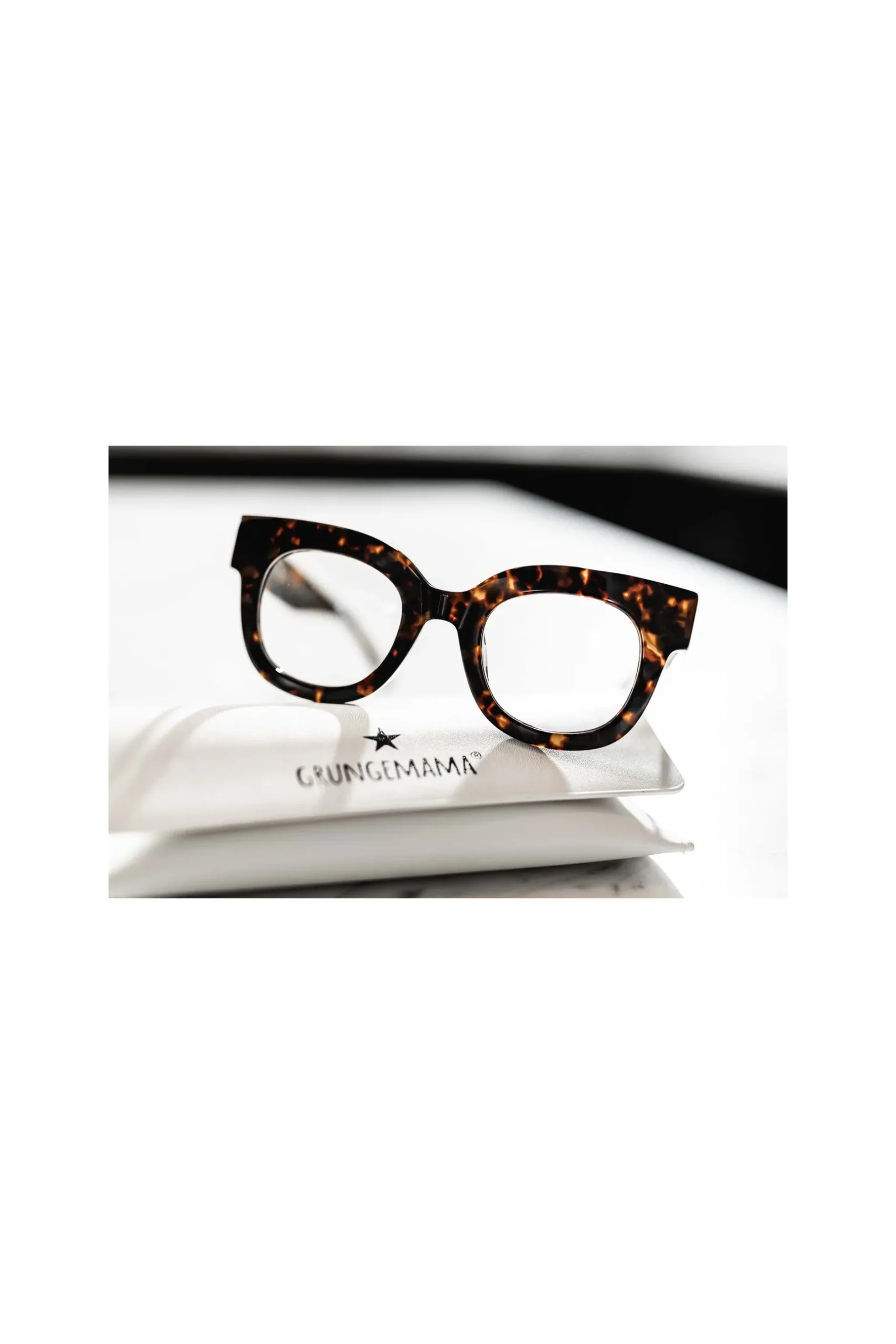 lunettes_grungemama_holly_4-1.webp Grungemama Lunettes Holly Translucide Ecaille